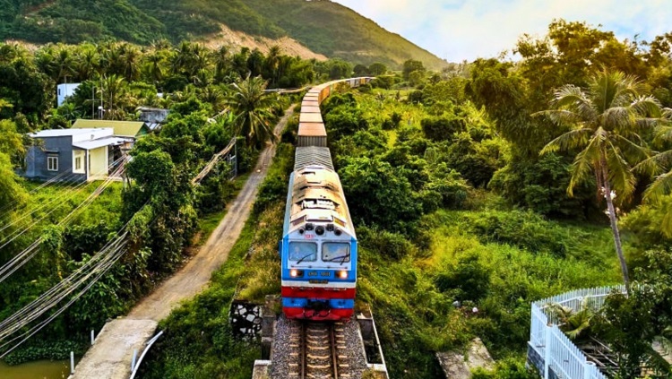 Vé Tàu Vinh Đi Đồng Hới Trực Tuyến Tại DSVN