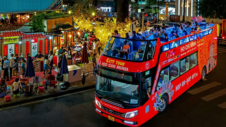 Xe buýt 2 tầng Sài Gòn: Ngắm thành phố từ góc nhìn “triệu view”