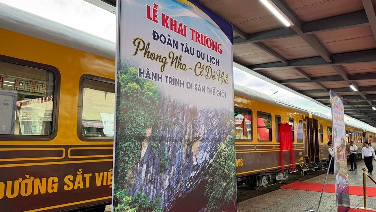 Sáng 28/8: Khai trương đoàn tàu du lịch Phong Nha - Huế tại ga Đồng Hới   