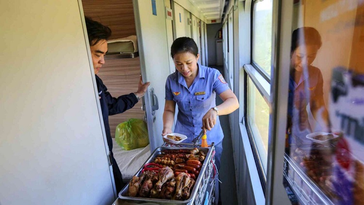 Có được mang đồ ăn lên tàu hoả không? Quy định cần biết